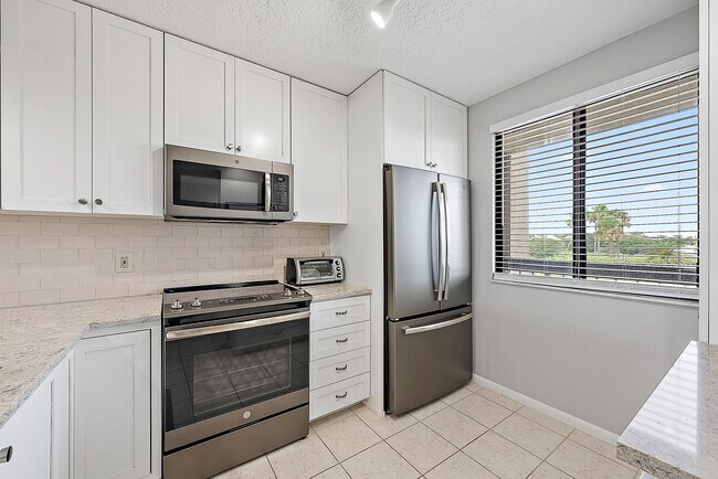 Building Photo - 301 S Seas Dr