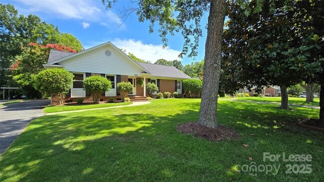 Building Photo - 9124 Sandburg Ave
