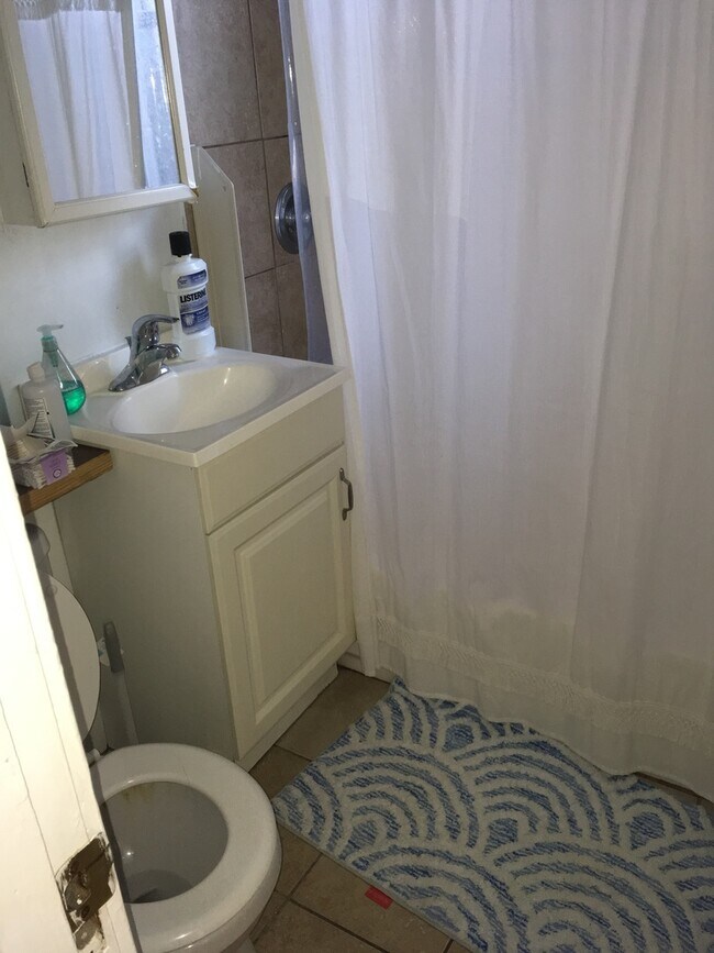 Building Photo - 1959 W Farragut Ave