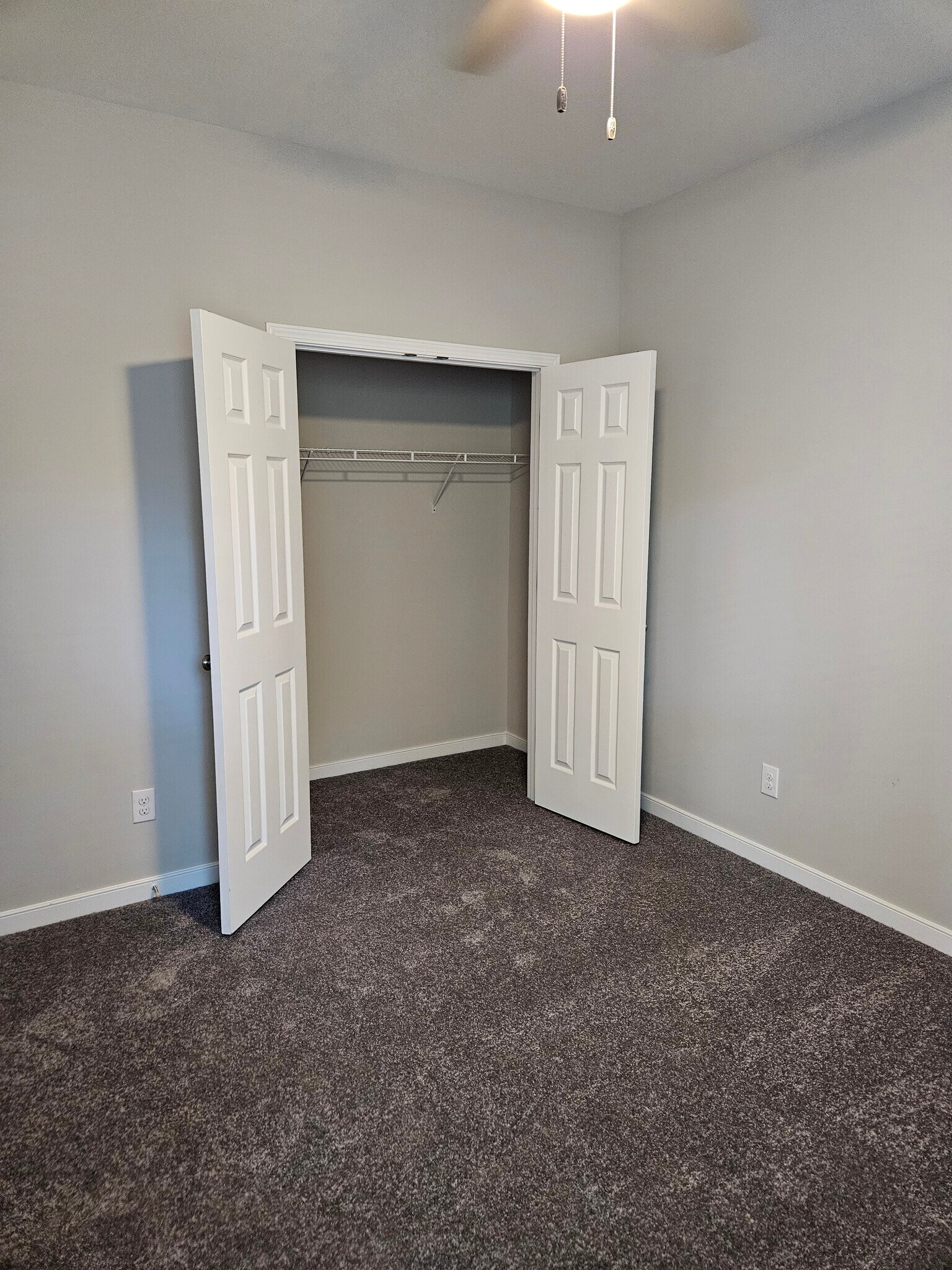 First floor bedroom - 919 Middle Ground Ave