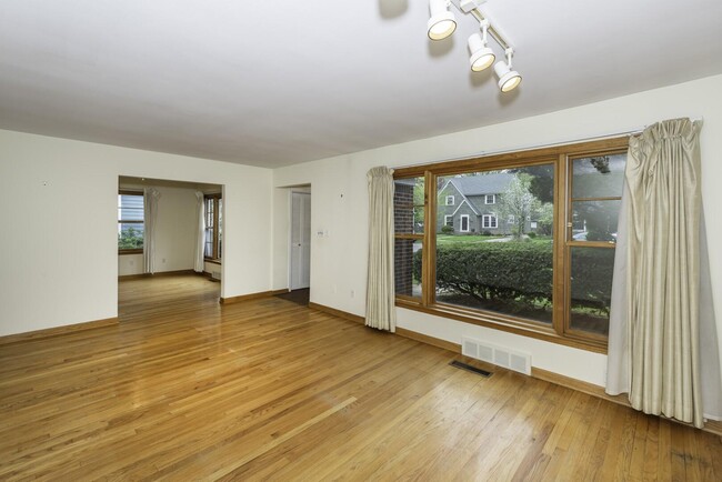 Building Photo - 1616 Morton Ave