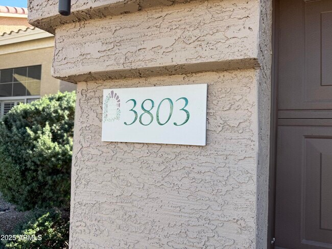 Building Photo - 3803 E Grandview Rd