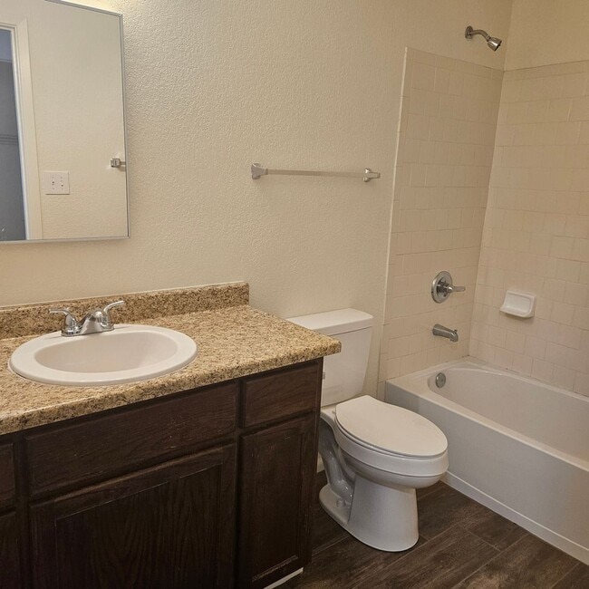 Building Photo - Remodeled 4 bedroom for Rent