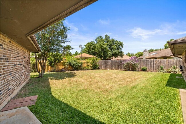 Building Photo - 7202 Squirrel Oak Cir