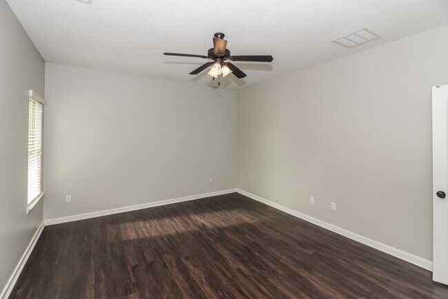 Building Photo - 170 Misty Fields Rd