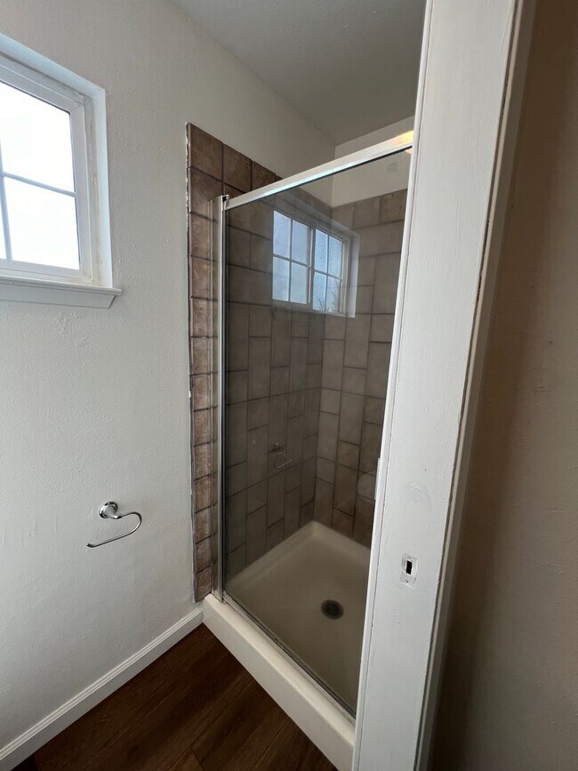 Building Photo - Updated 3 bedroom single story in Manteca!