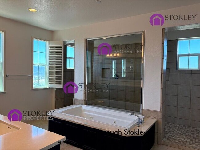 Building Photo - 1836 Porcellano Way