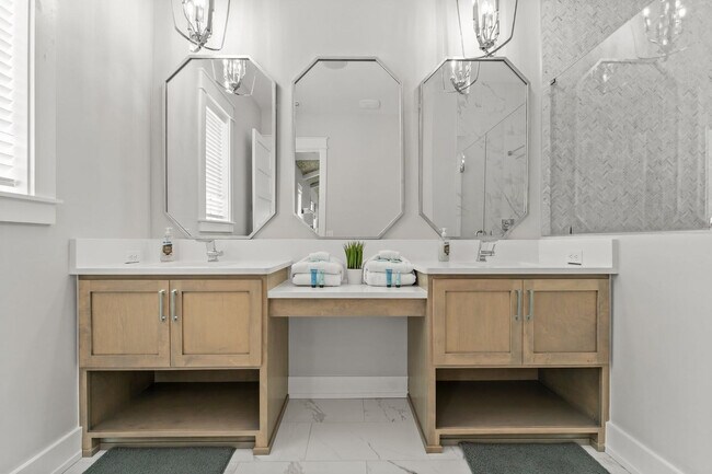 Building Photo - 14300 Front Beach Rd