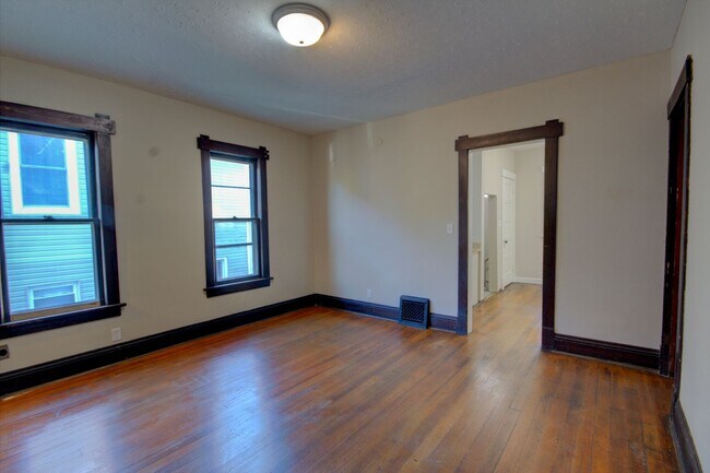 Building Photo - SL AAC907