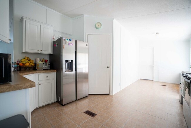 Building Photo - 20511 N Sabine Dr