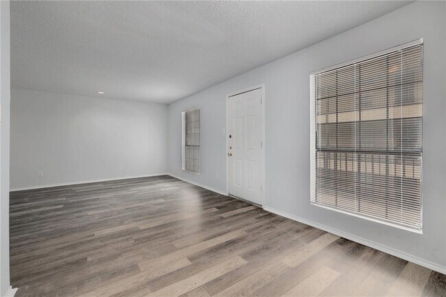 Building Photo - 2401 Leon St