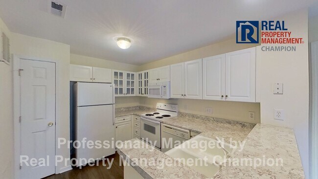Building Photo - First Floor Condo with Spacious Floorplan