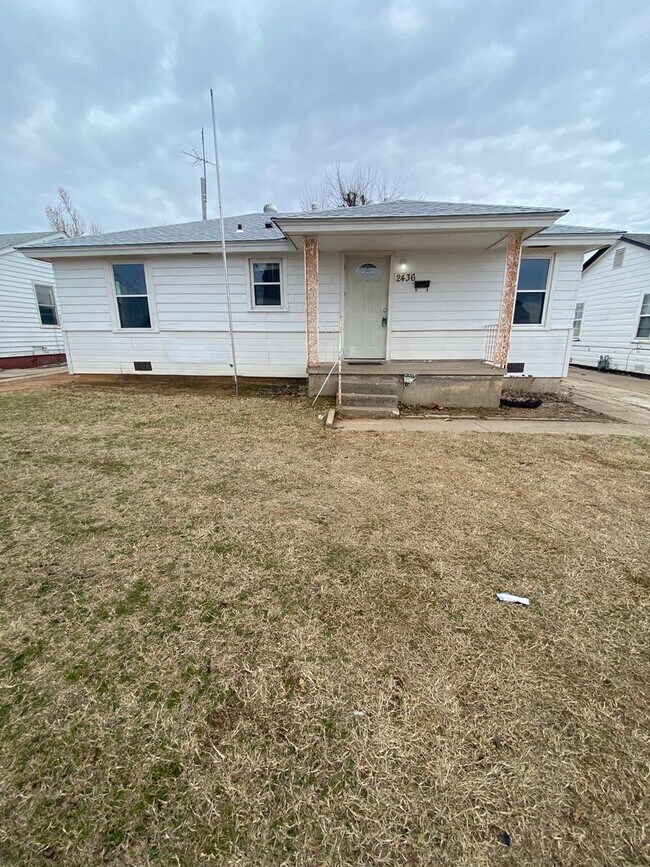Building Photo - Spacious 3 Bedroom House