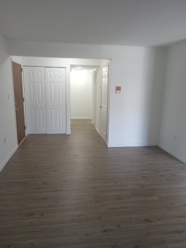 Building Photo - 1001 White Oak Rd