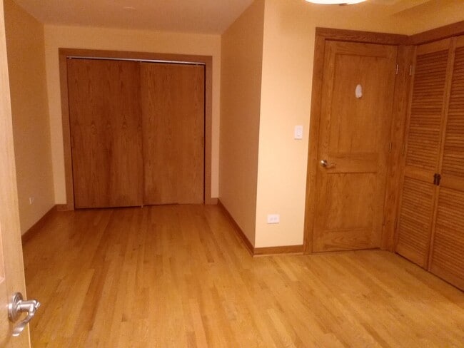 Building Photo - 1526 N La Salle Dr