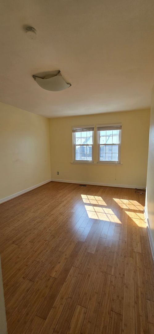 Building Photo - 3 Level Townhome Located in Silver Spring