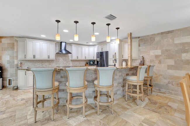 Building Photo - 17274 Ventana Dr