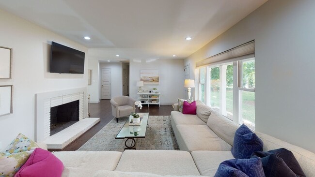 Building Photo - 1329 Mockingbird Ln