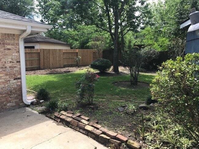 Building Photo - 6011 Arboles Dr