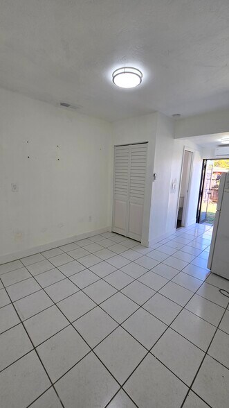 Building Photo - 3301 SW 97th Ave