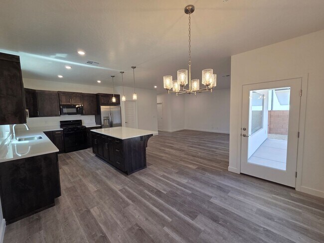 Building Photo - 1471 E White Desert Dr