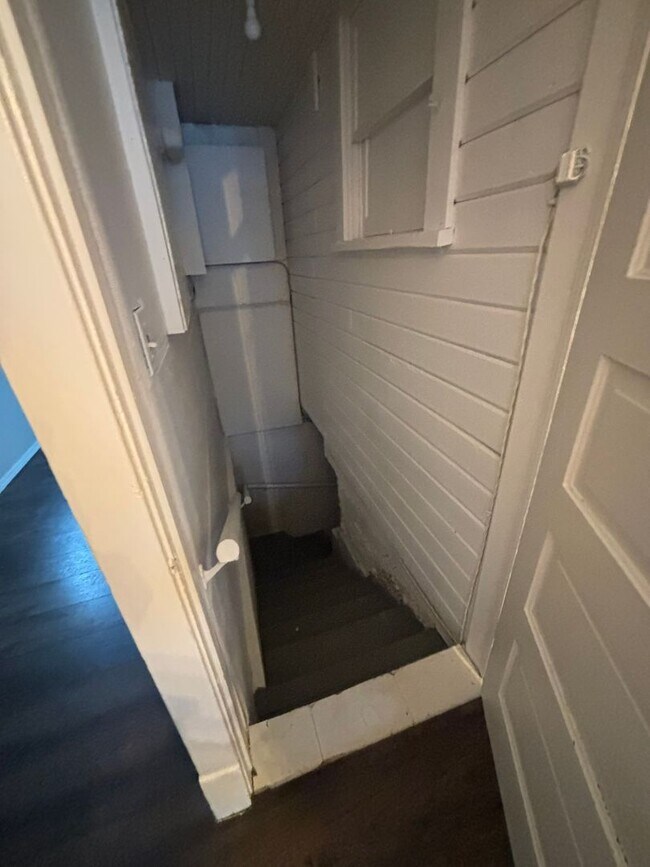 Building Photo - Monroe 1 Bedroom Home