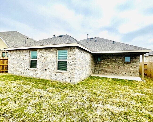 Building Photo - 2940 Tantara Dr