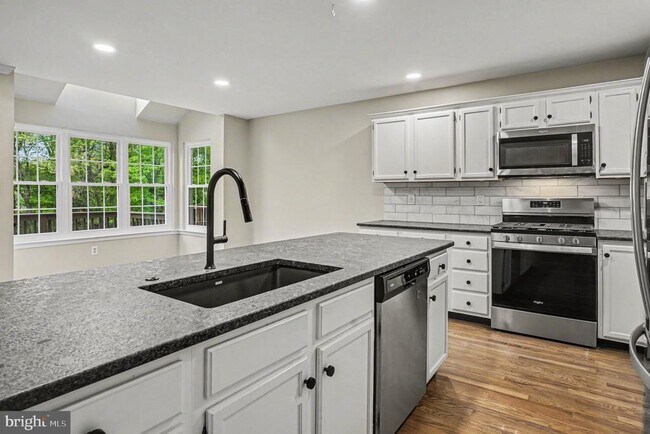 Building Photo - 120 Medinah Dr