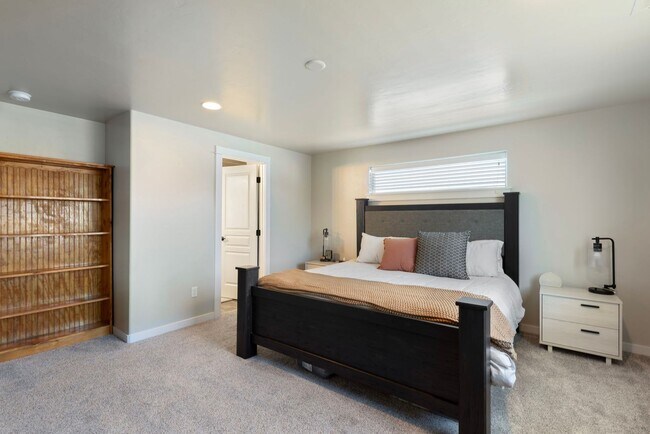 Building Photo - Stunning 5-Bedroom Family Home on a Corner...