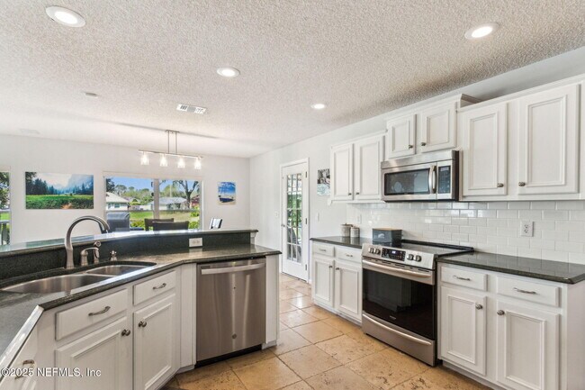 Building Photo - 2537 Emperor Dr