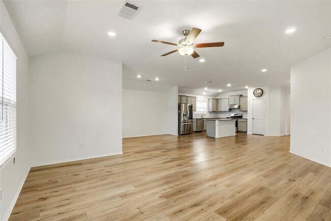 Building Photo - 525 Sebring Cir
