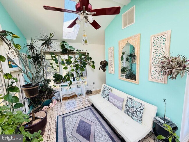 Building Photo - 16108 Kennedy St