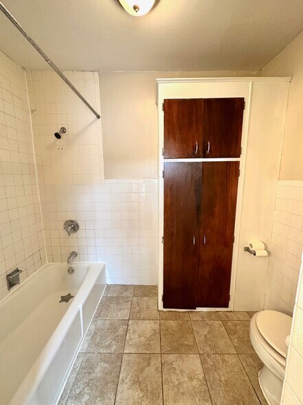 bathroom - 1521 Boyd Ave