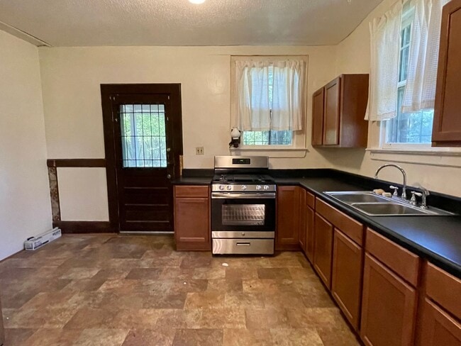 Building Photo - Melrose Heights