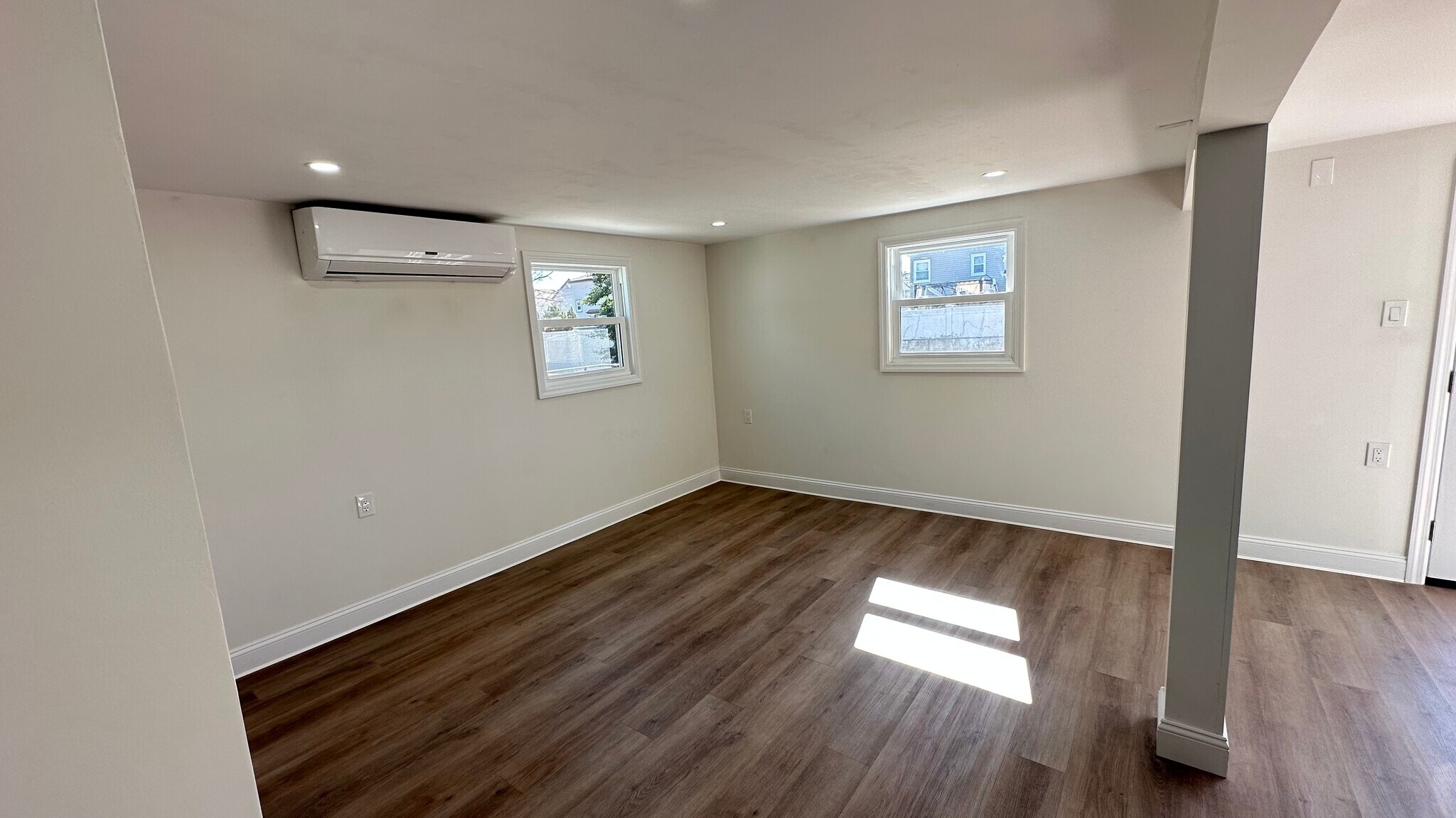 Building Photo - 37 Martha St