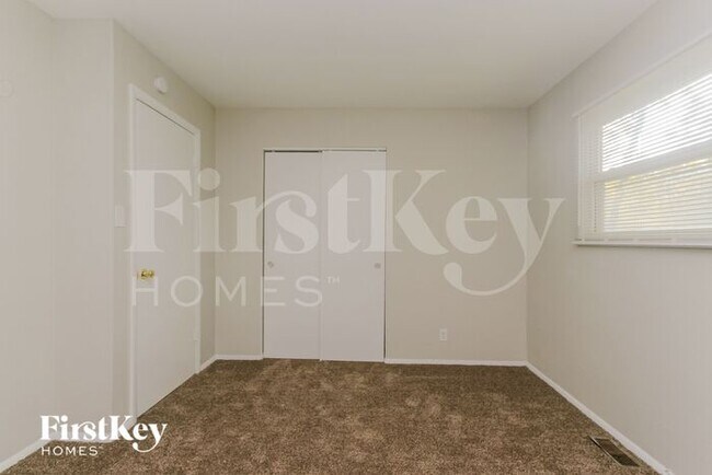 Building Photo - 6902 Echo Ln