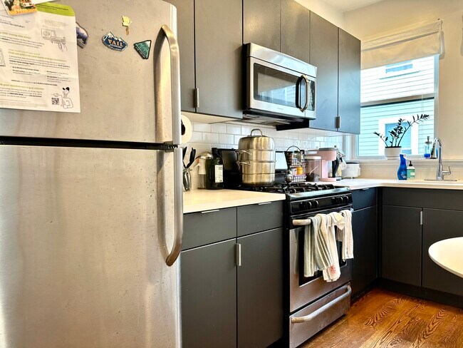 Building Photo - 19 Marney St