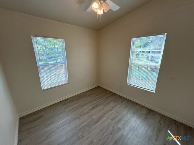 Building Photo - 912 Southside Dr