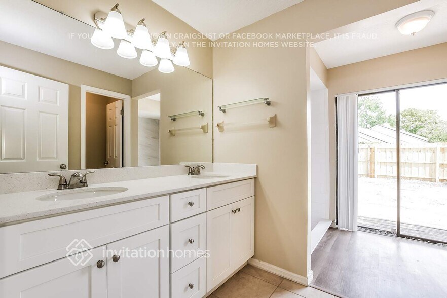 Building Photo - 537 Woodview Dr