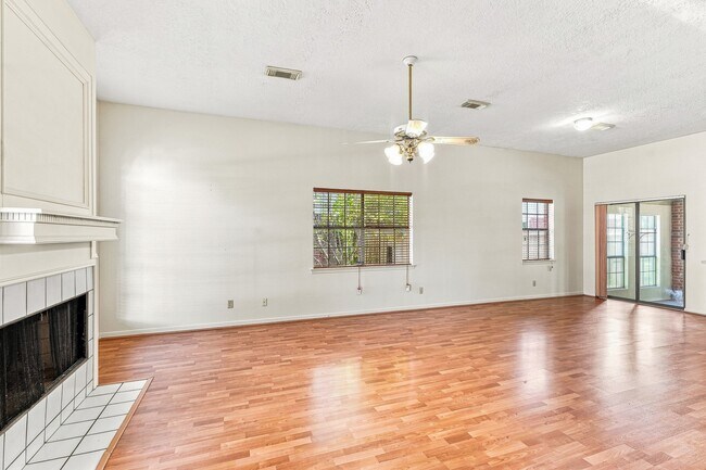 Building Photo - 4422 Egret Dr