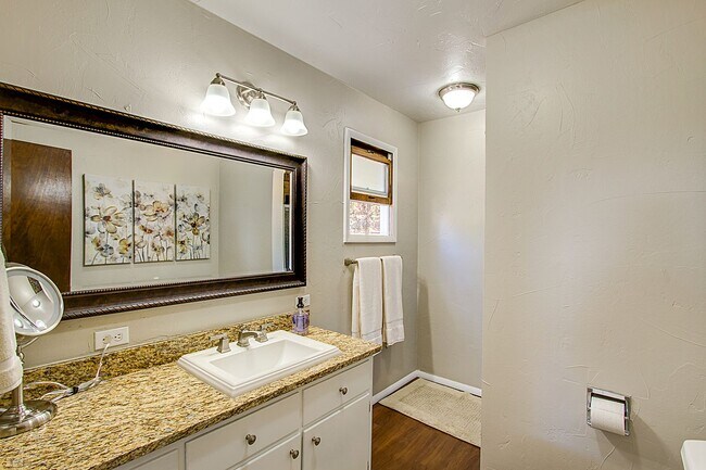 Building Photo - Peaceful 5 bdrm Mountain retreat in Woodla...