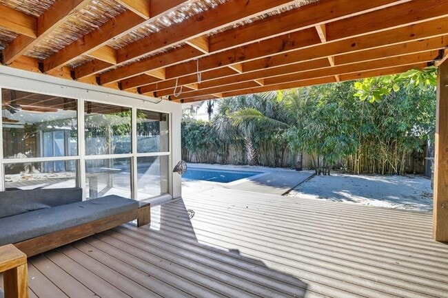 Building Photo - 2740 NE 34th St