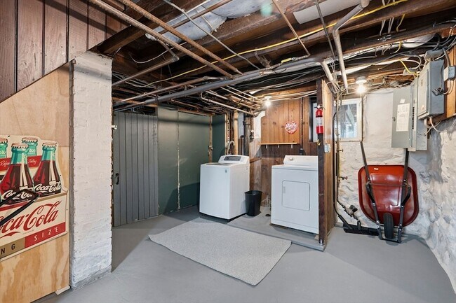 Building Photo - 202 North St