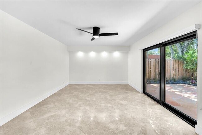Building Photo - 9919 NW 6th Ct