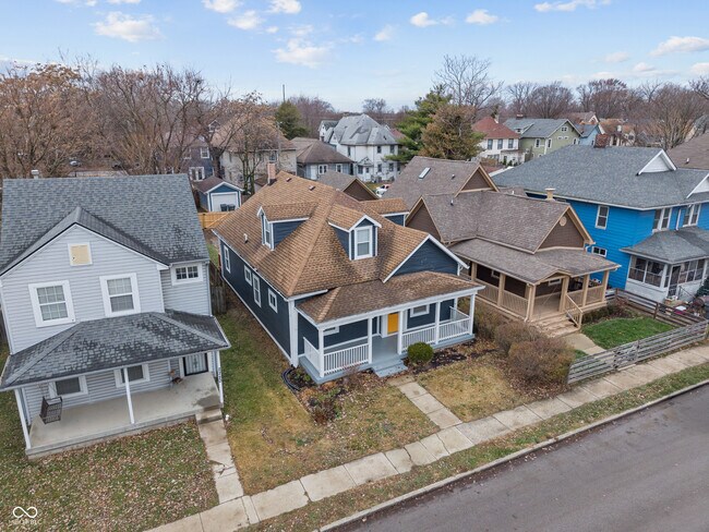 Building Photo - 2224 N Kenwood Ave