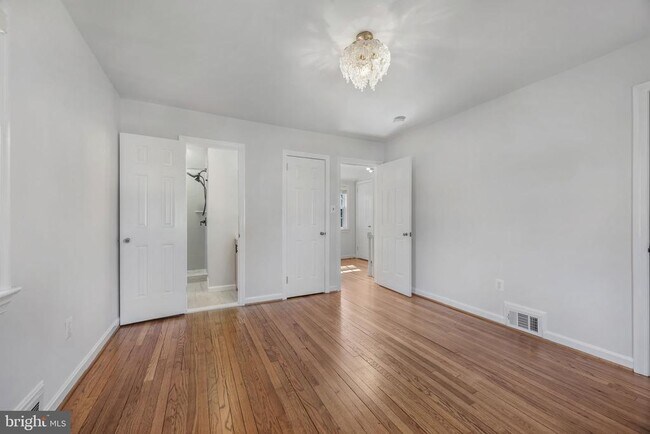 Building Photo - 2355 N Quincy St