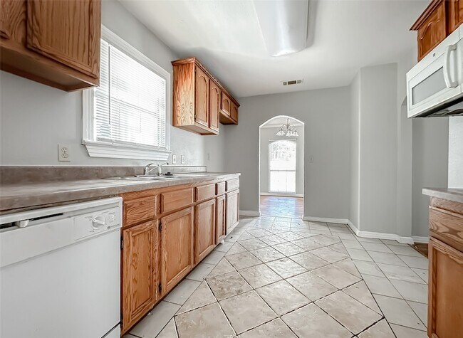 Building Photo - 6340 Parkdale Dr