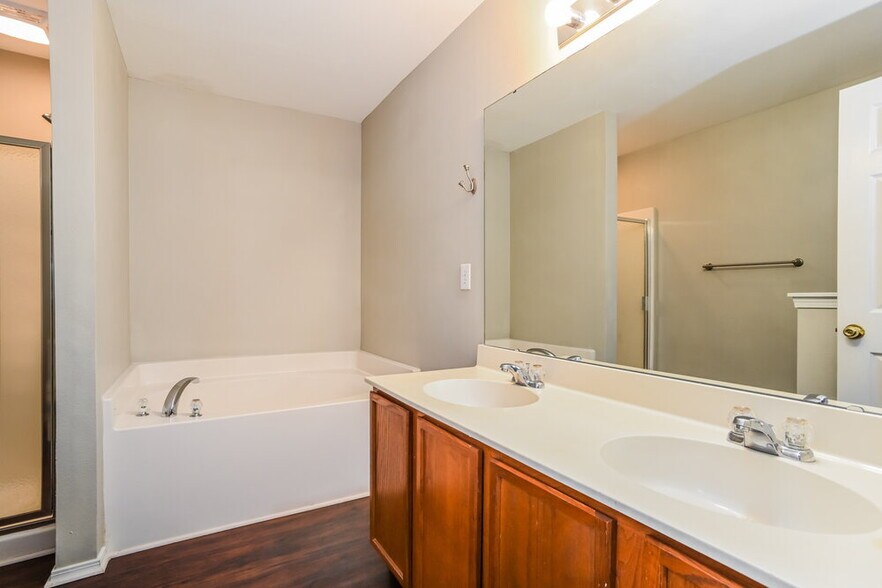 Building Photo - 9112 Old Ash Ct