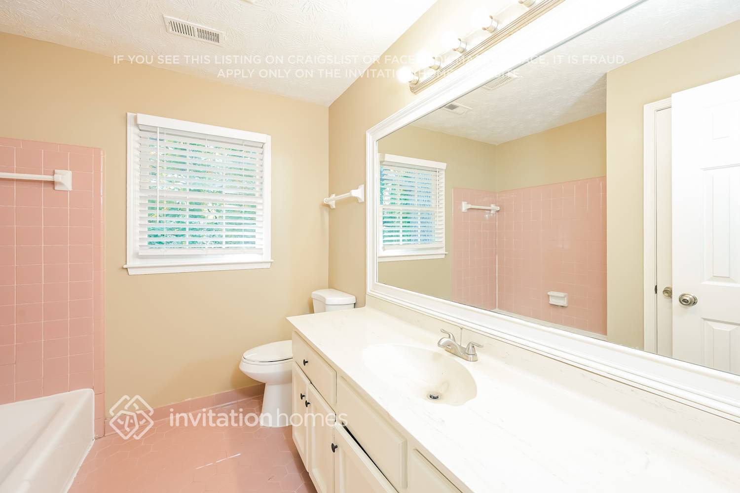 Building Photo - 2350 Ciji Cir