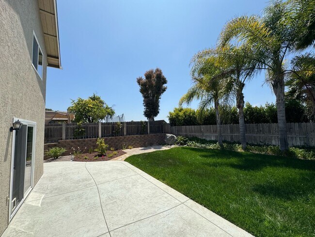 Building Photo - 3 Bedroom 2.5 Bath Home Near Lake Calavera!